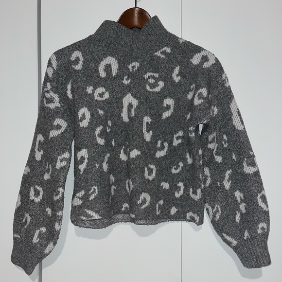 Pink Rose Gray & White Leopard Print Turtleneck Sweater xs - Picture 2 of 5